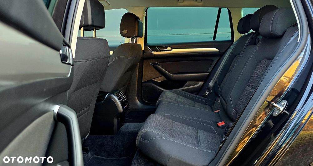 Volkswagen Passat 1.6 TDI (BlueMotion Technology) DSG Comfortline - 24