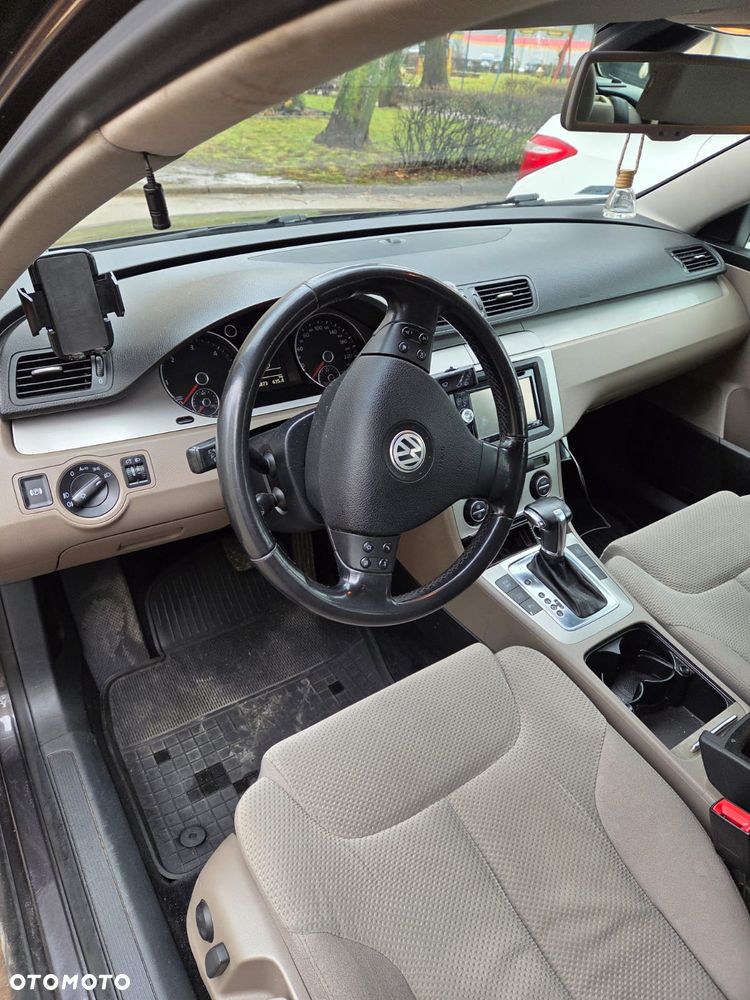 Volkswagen Passat 2.0 TDI DPF DSG Trendline - 6