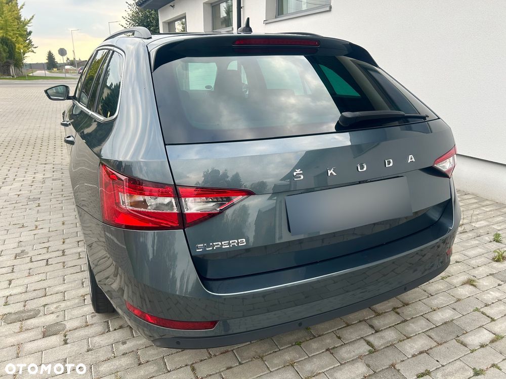 Skoda Superb 2.0 TDI DSG Ambition - 8