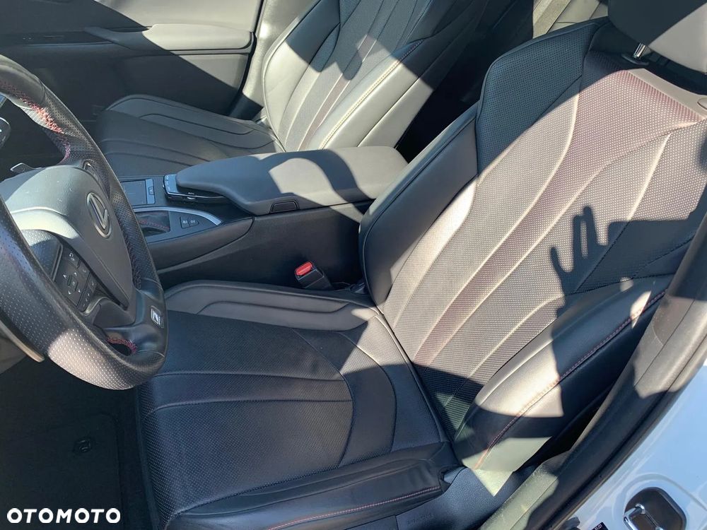 Lexus UX 250h F Sport AWD - 11