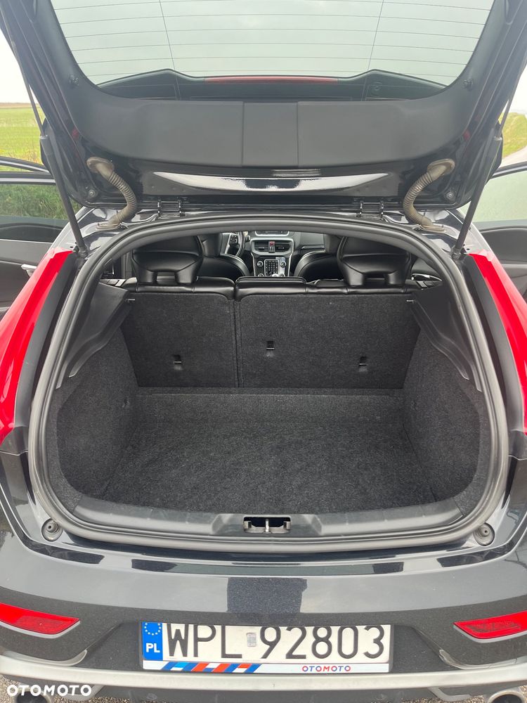 Volvo V40 D2 R-Design - 11