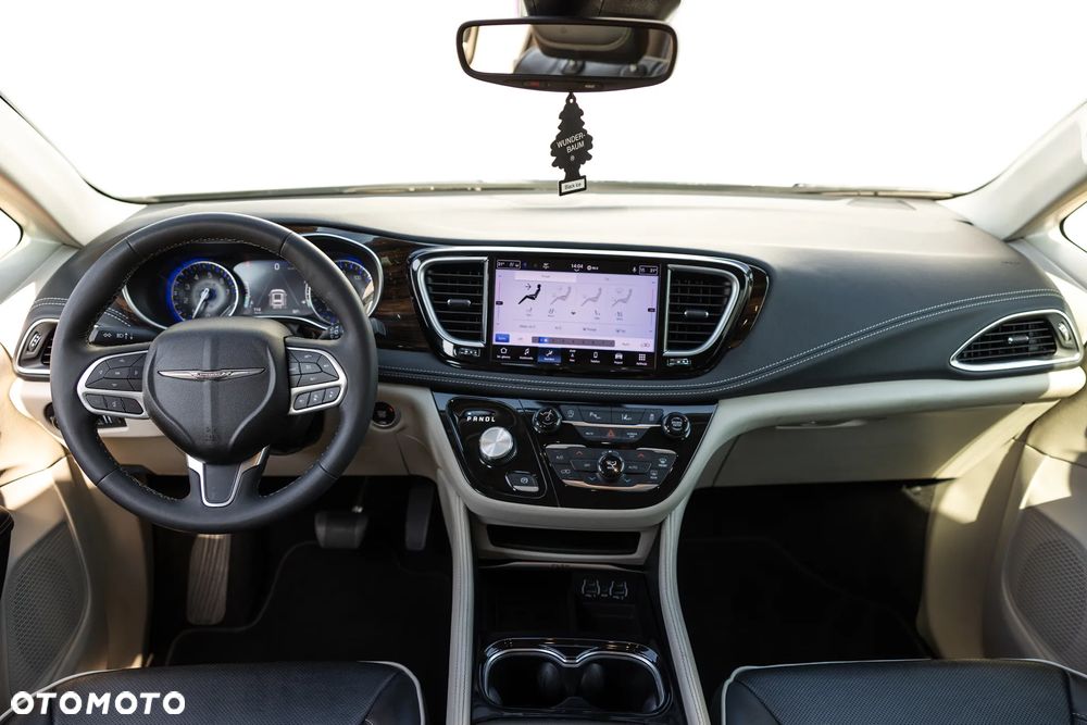 Chrysler Pacifica - 31