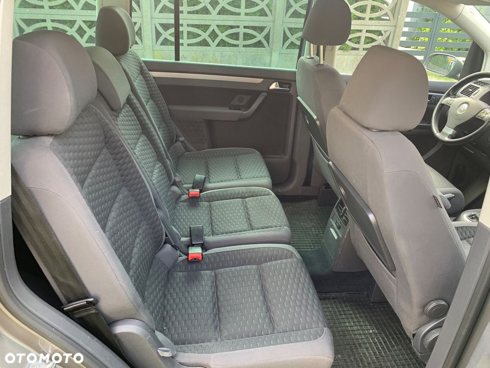 Volkswagen Touran 1.9 TDI DSG Trendline - 21