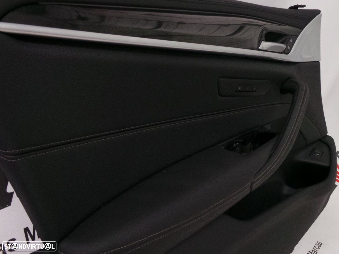 Forra da porta Esquerdo/Frente Seminovo/ Original BMW 5 (G30, F90)/BMW 5 Touring... - 2