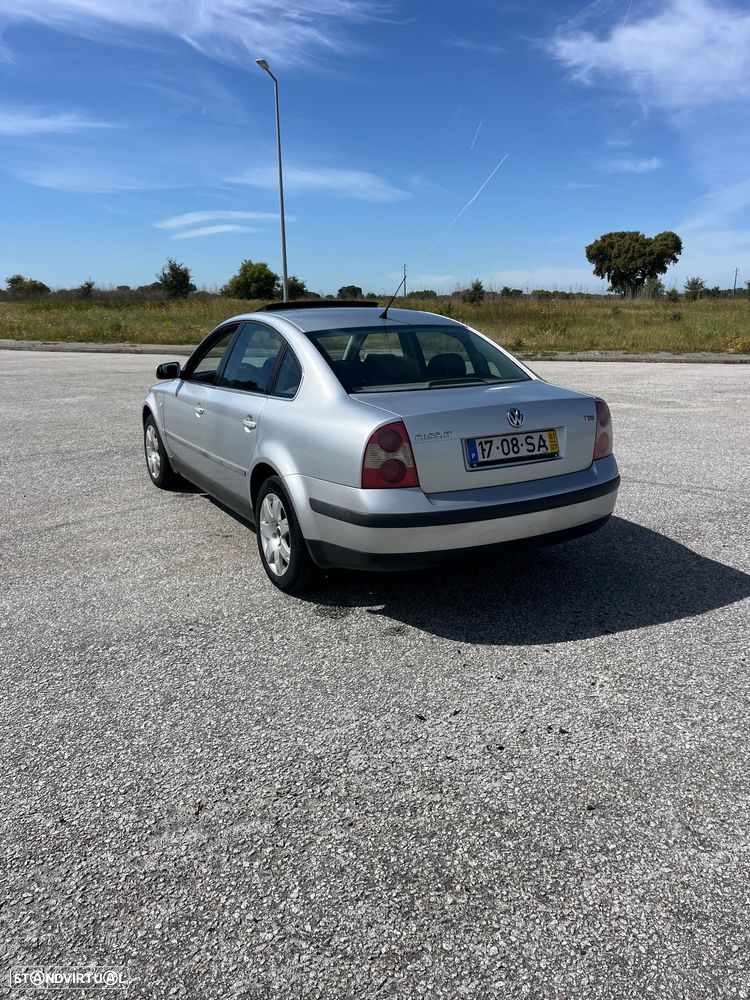 VW Passat 1.9 TDi Highline - 4