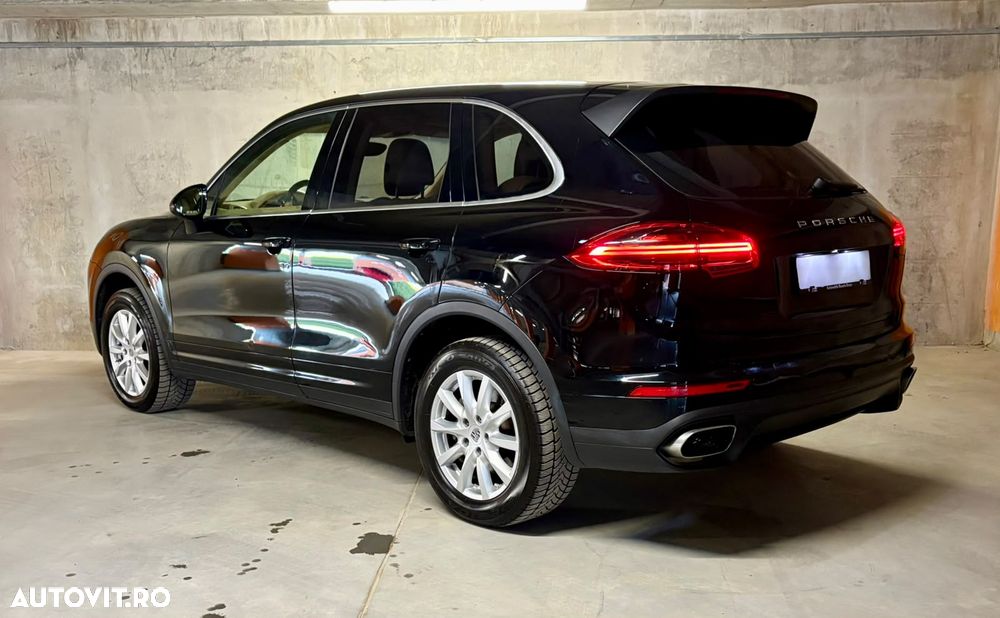 Porsche Cayenne 3.0 L - 4