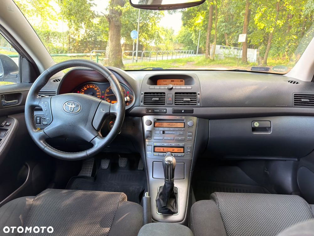 Toyota Avensis - 24