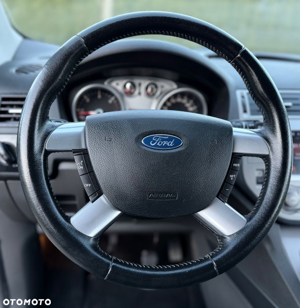 Ford Kuga 2.0 TDCi 4x4 Titanium - 38