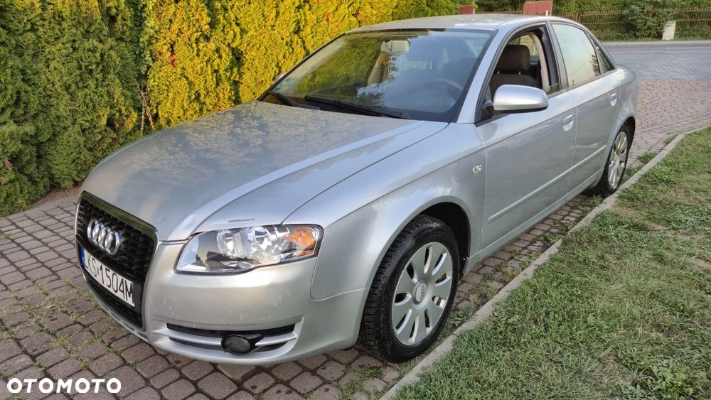 Audi A4 Limousine - 1