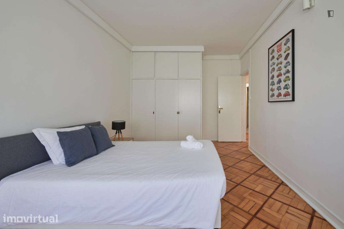 Quarto - localizado em São Sebastião Lisbon - Grande imagem: 5/28
