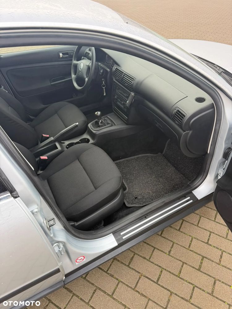 Volkswagen Passat 1.6 Basis - 7