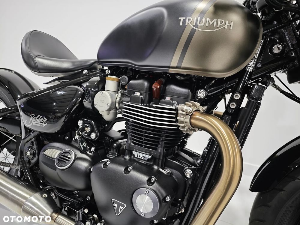 Triumph Bonneville Bobber - 12