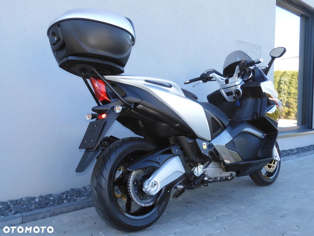 Aprilia SRV 850 - 18