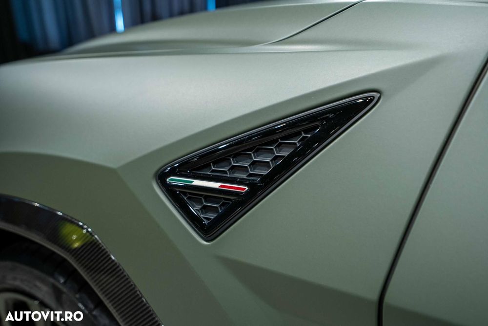 Lamborghini URUS - 13