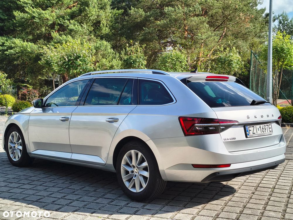 Skoda Superb 2.0 TDI DSG Premium Edition - 9