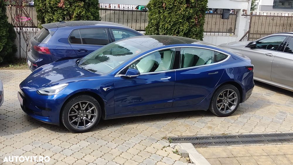 Tesla Model 3 - 5
