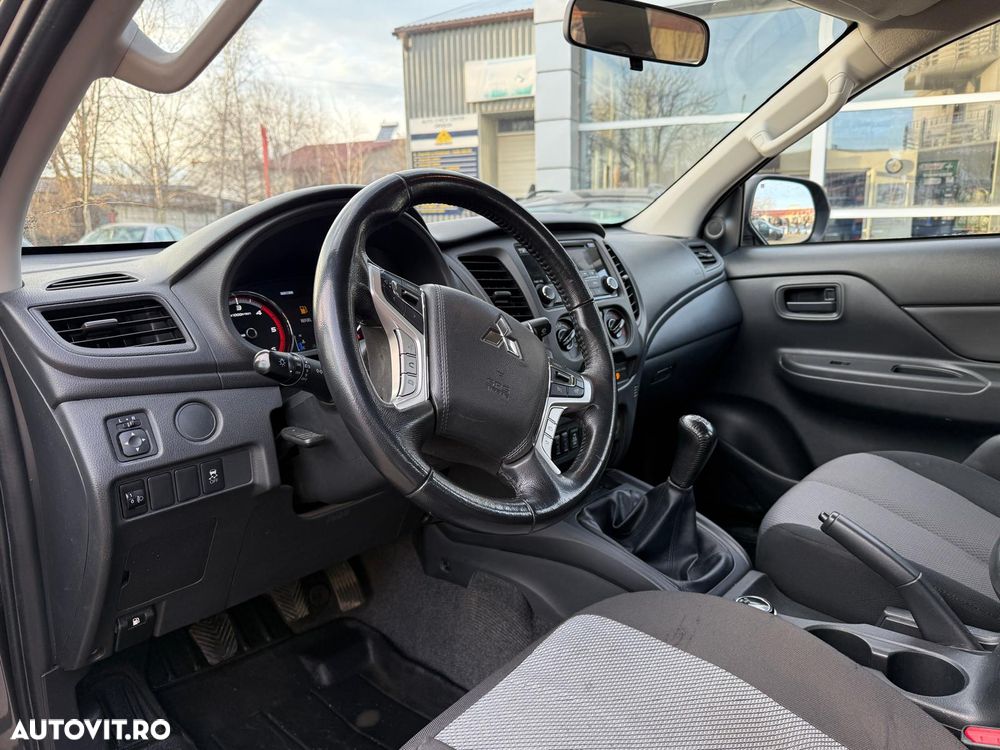 Mitsubishi L200 Double Cab 2.2 DI-D M/T Intense - 12