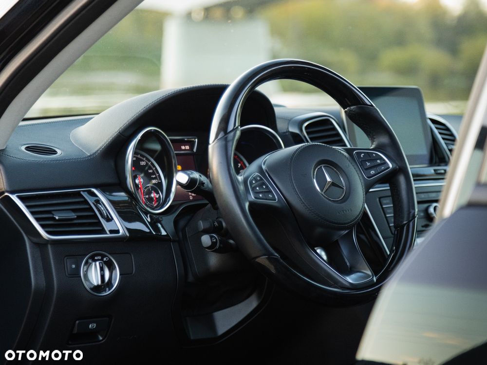 Mercedes-Benz GLS - 9