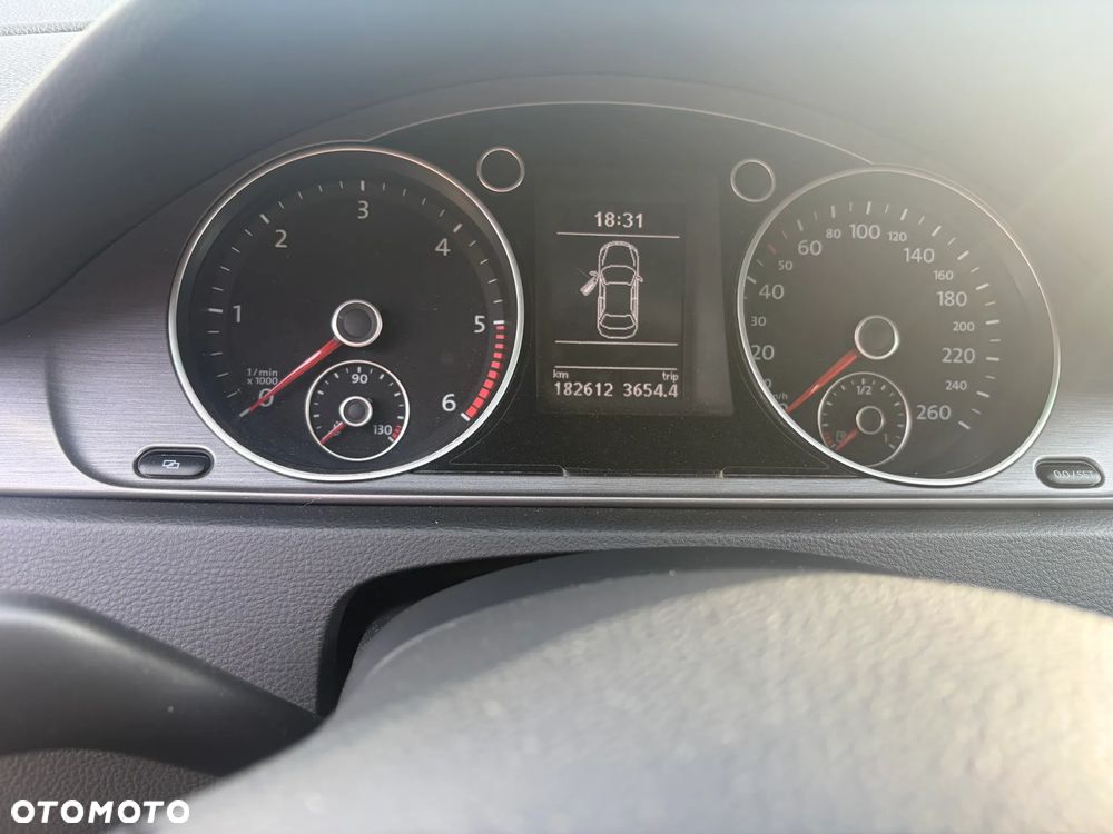 Volkswagen Passat 2.0 TDI Comfortline - 21