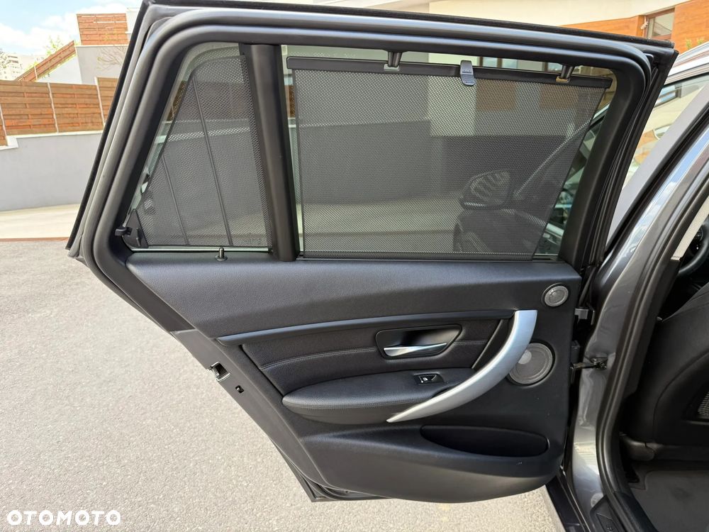 BMW Seria 3 320d Sport Line - 24