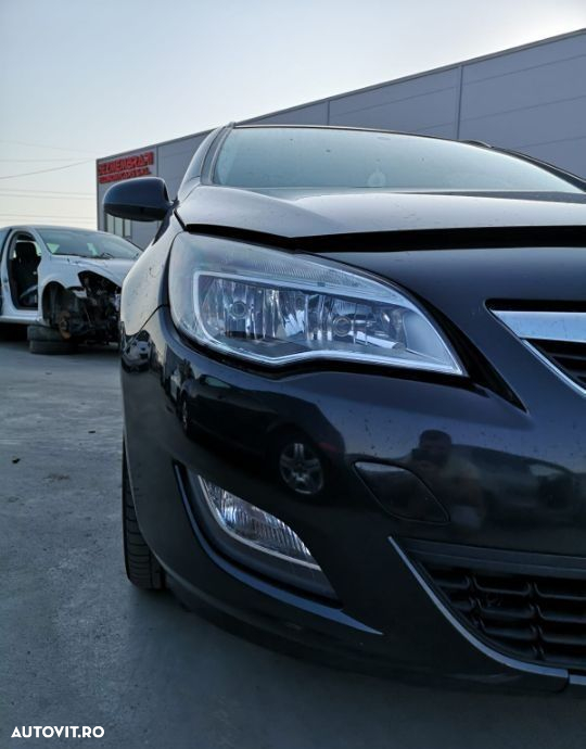 Electromotor Opel Astra J motor 1.7 DTJ an 2011 - 3