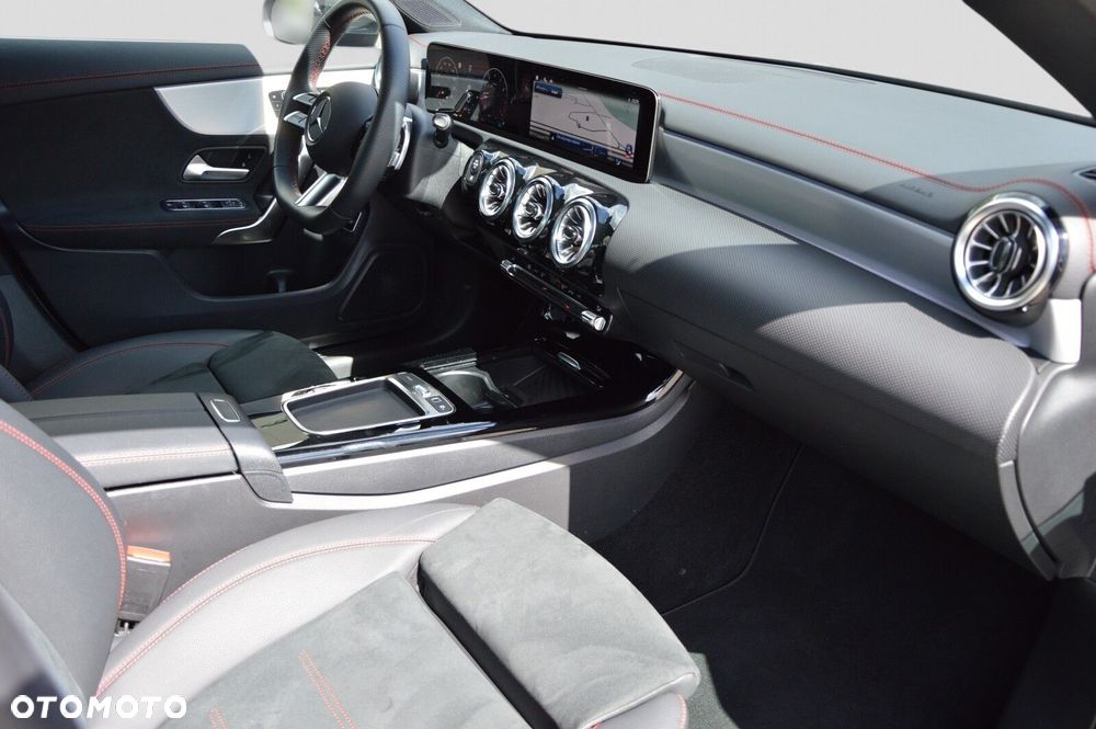 Mercedes-Benz CLA 200 mHEV AMG Line 7G-DCT - 22