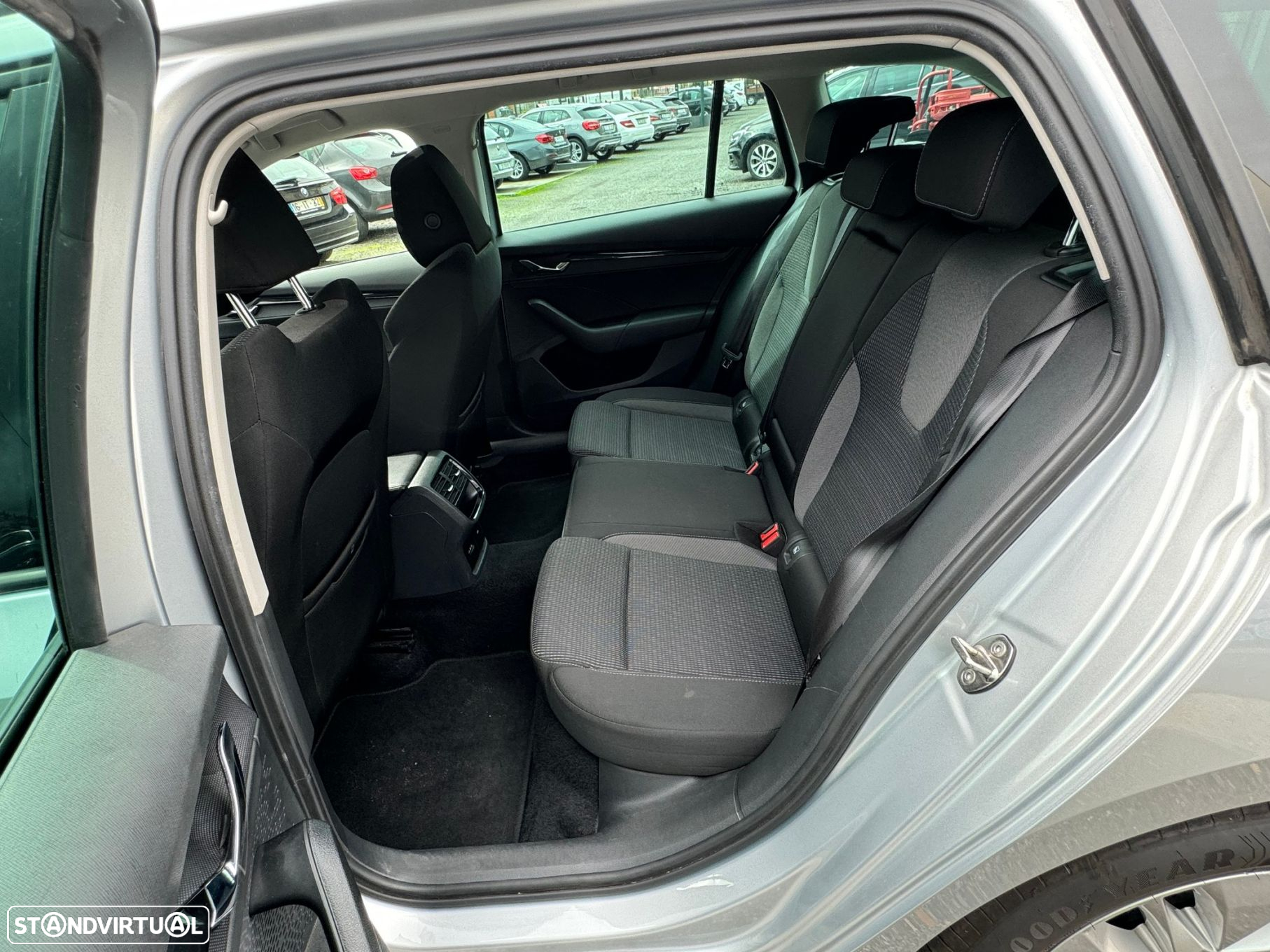 Skoda Octavia Break 2.0 TDI Ambition DSG - 29