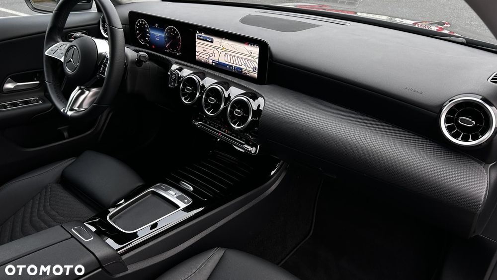 Mercedes-Benz CLA 200 7G-DCT - 22