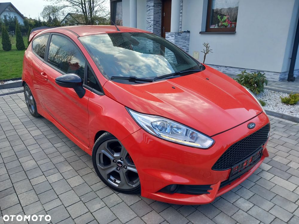 Ford Fiesta 1.6 EcoBoost ST - 11