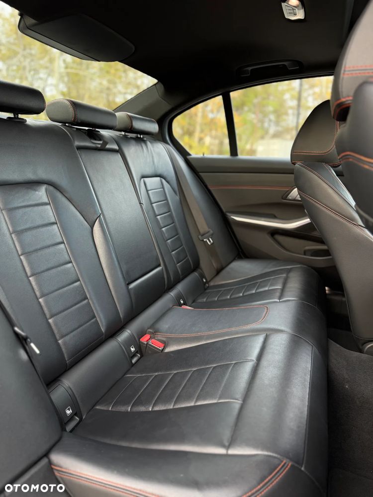BMW Seria 3 330i Luxury Line sport - 17