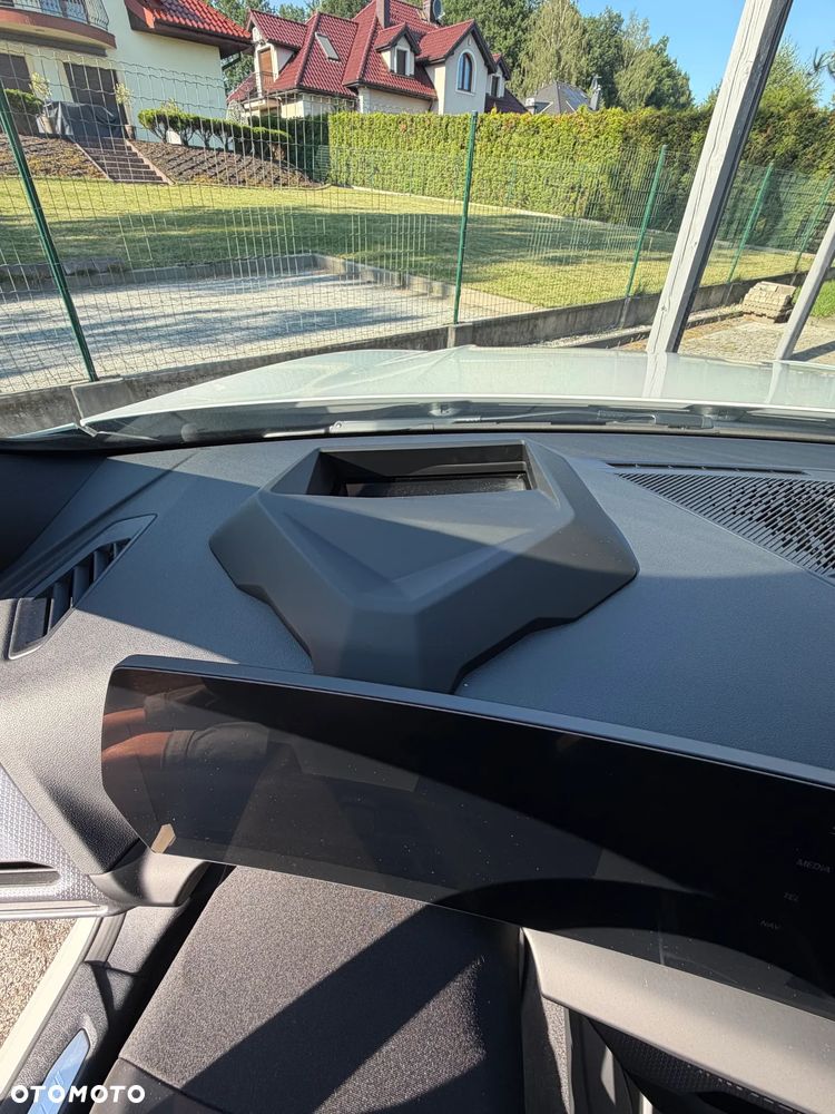 BMW Seria 1 120 mHEV - 10