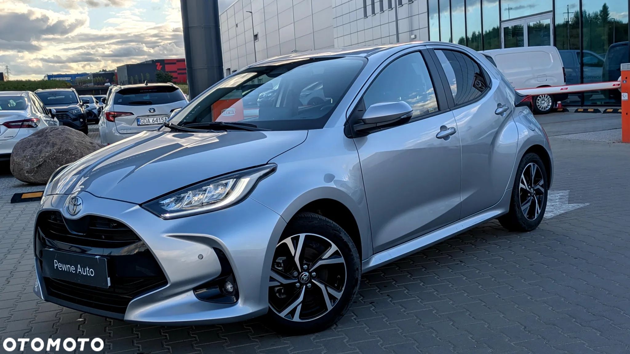 Toyota Yaris Hybrid 1.5 Style - 1