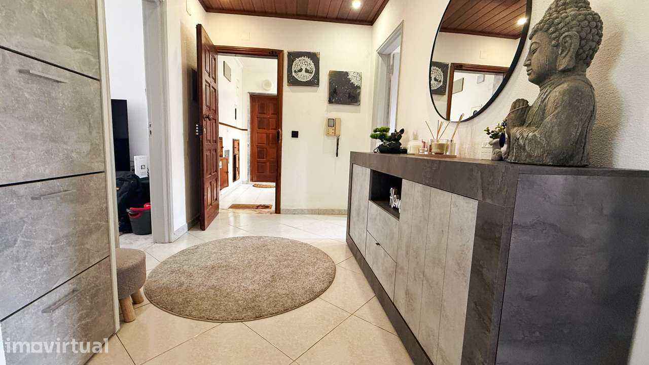 T2 com varanda e excelente área na Quinta do Conde - Grande imagem: 2/17