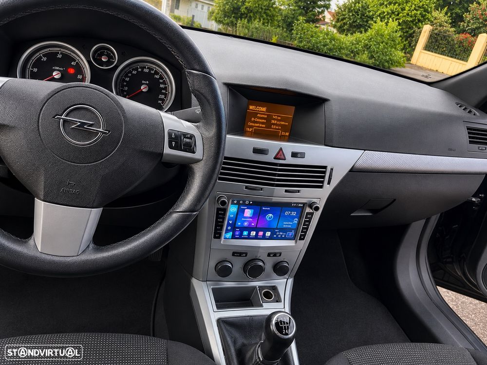 Opel Astra GTC - 4