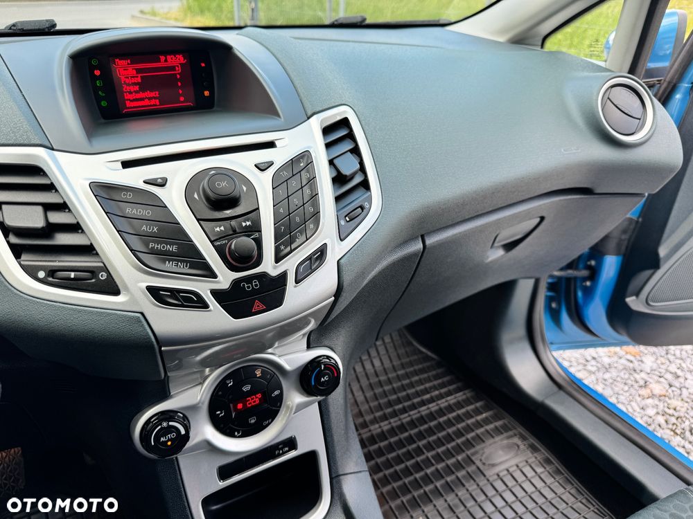Ford Fiesta 1.4 Champions Edition - 26