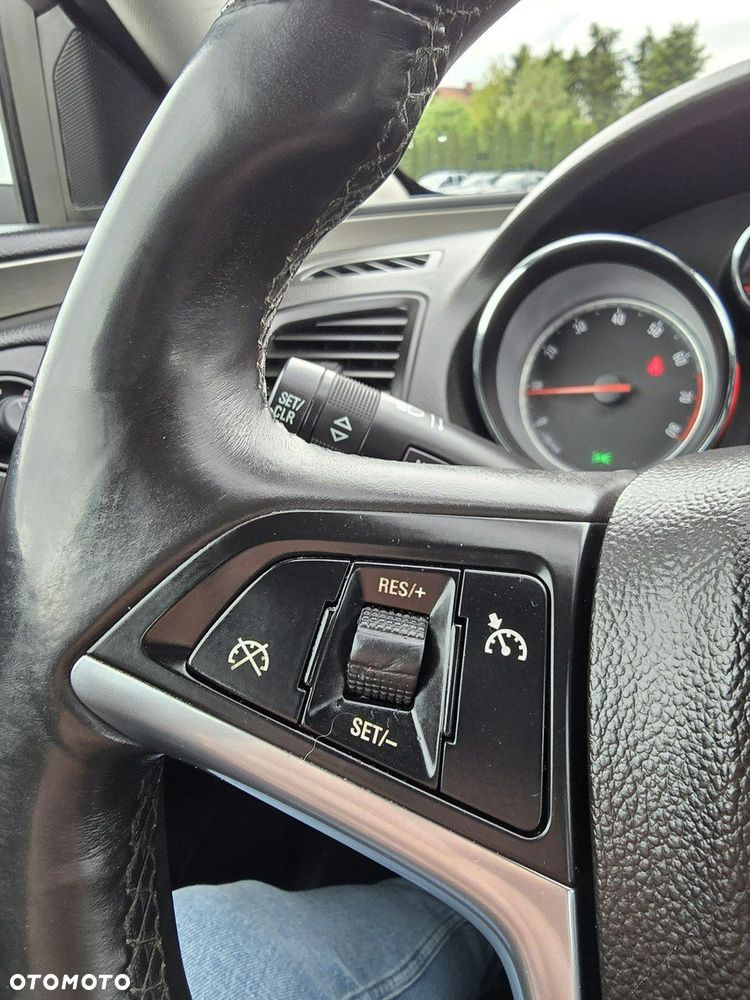 Opel Insignia - 30