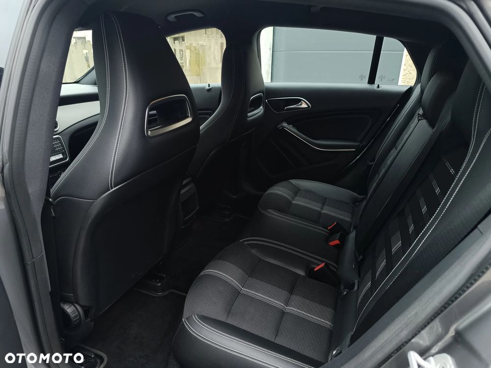 Mercedes-Benz CLA 200 7G-DCT UrbanStyle Edition - 15