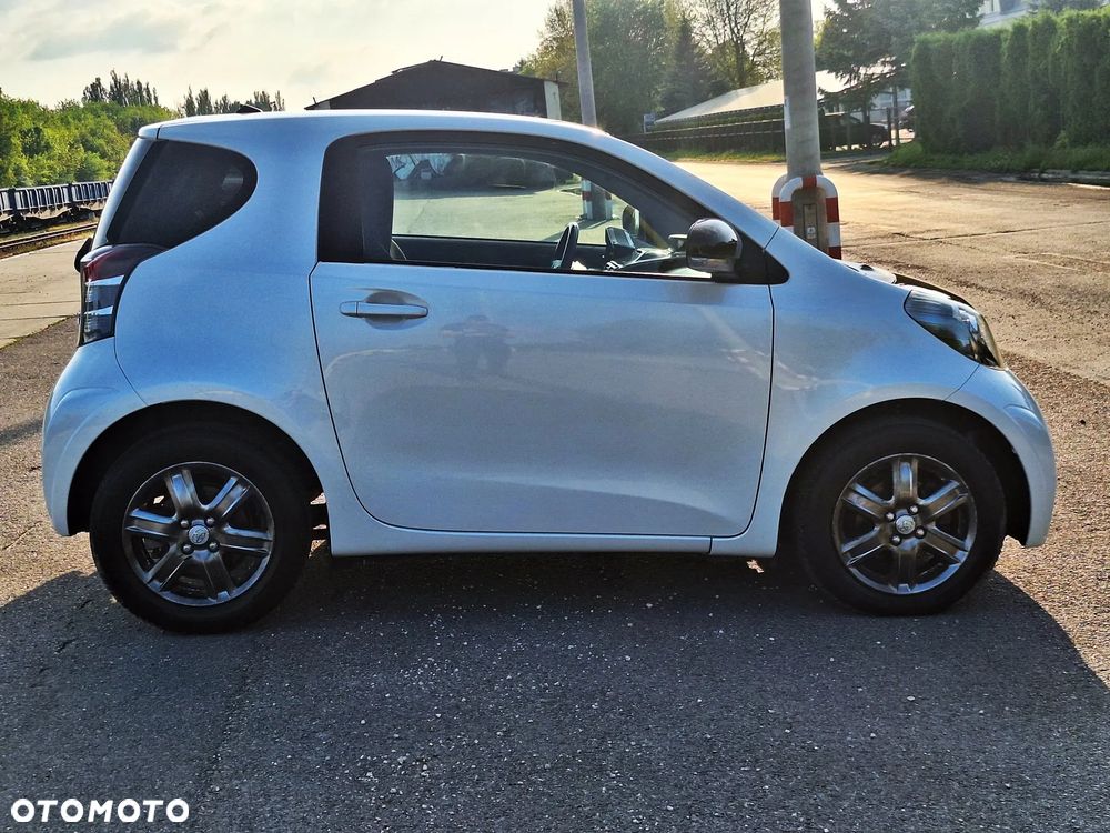 Toyota iQ 1.0 + - 24