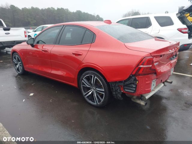 Volvo S60 T5 R-Design - 4