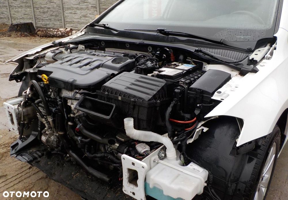 Volkswagen Golf - 6
