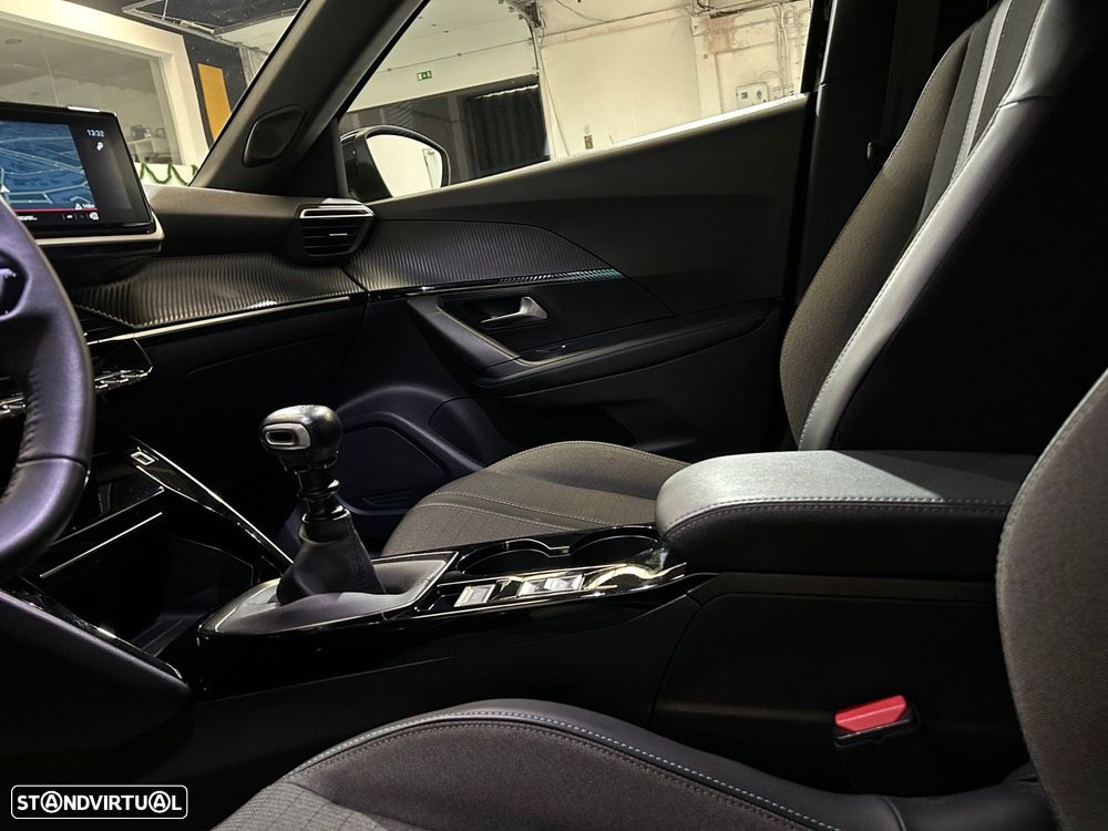 Peugeot 2008 1.2 PureTech Allure Pack - 42