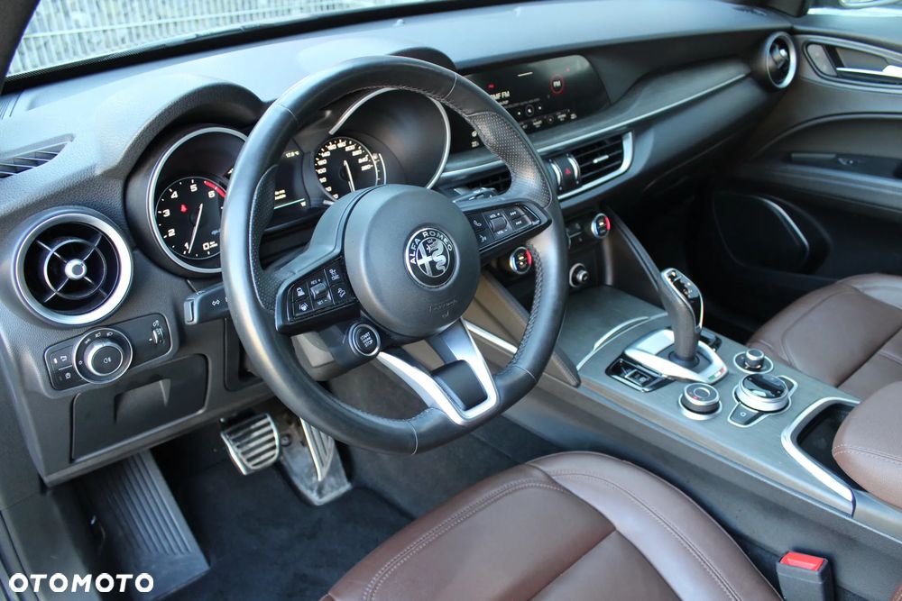 Alfa Romeo Stelvio 2.0 Turbo TI Q4 - 13