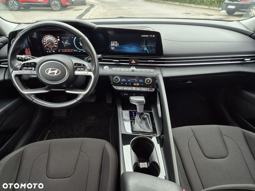 Hyundai Elantra - 34