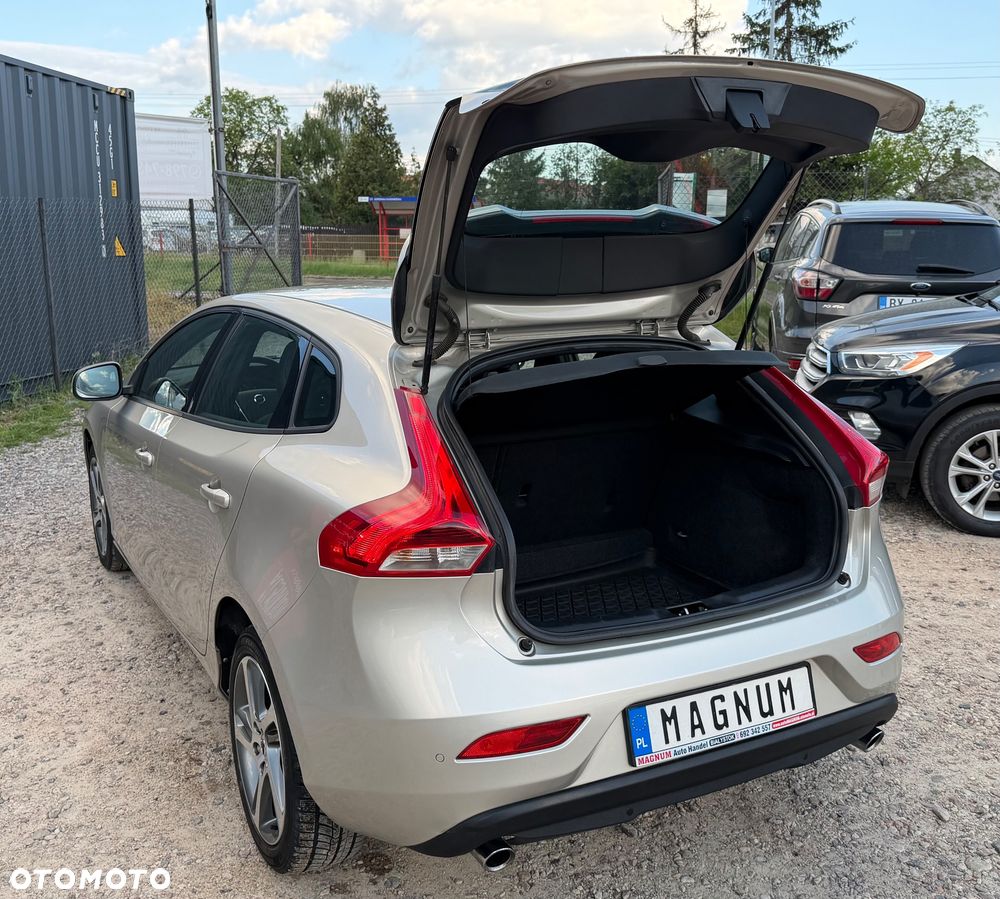 Volvo V40 D3 Momentum - 34