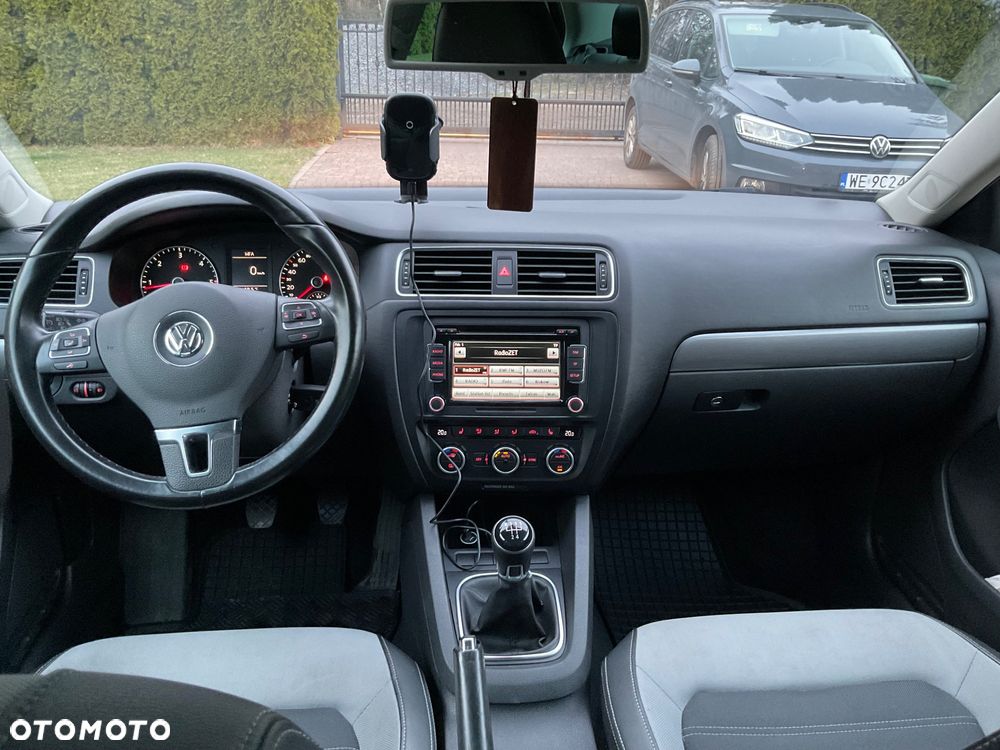 Volkswagen Jetta 1.6 TDI Highline - 14