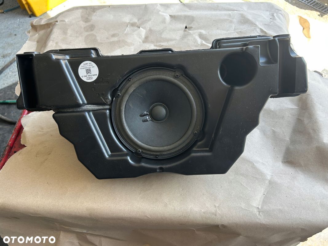 AUDI A4 B9 GŁOŚNIK SUBWOOFER - 1