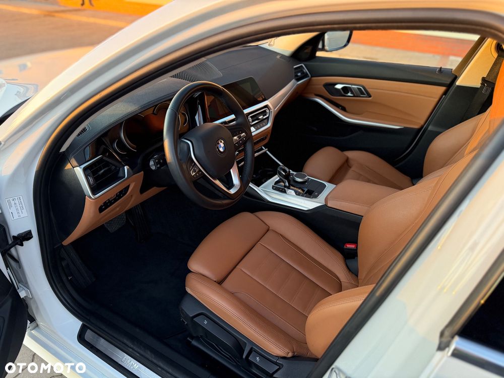 BMW Seria 3 320i xDrive Luxury Line - 7