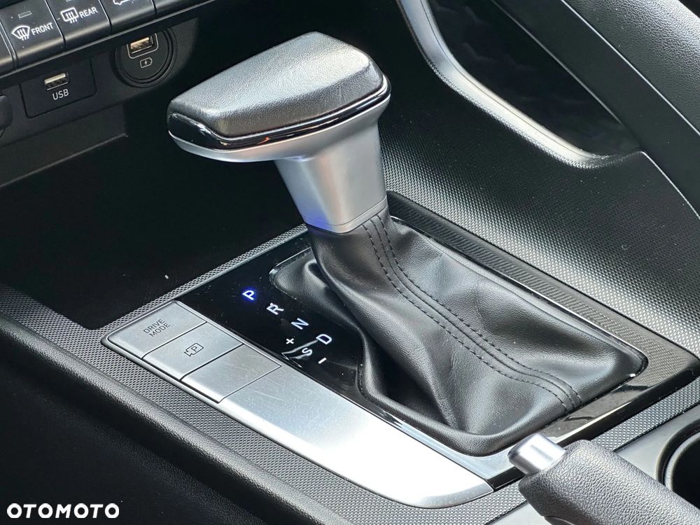 Hyundai Elantra 1.6 Modern CVT - 24