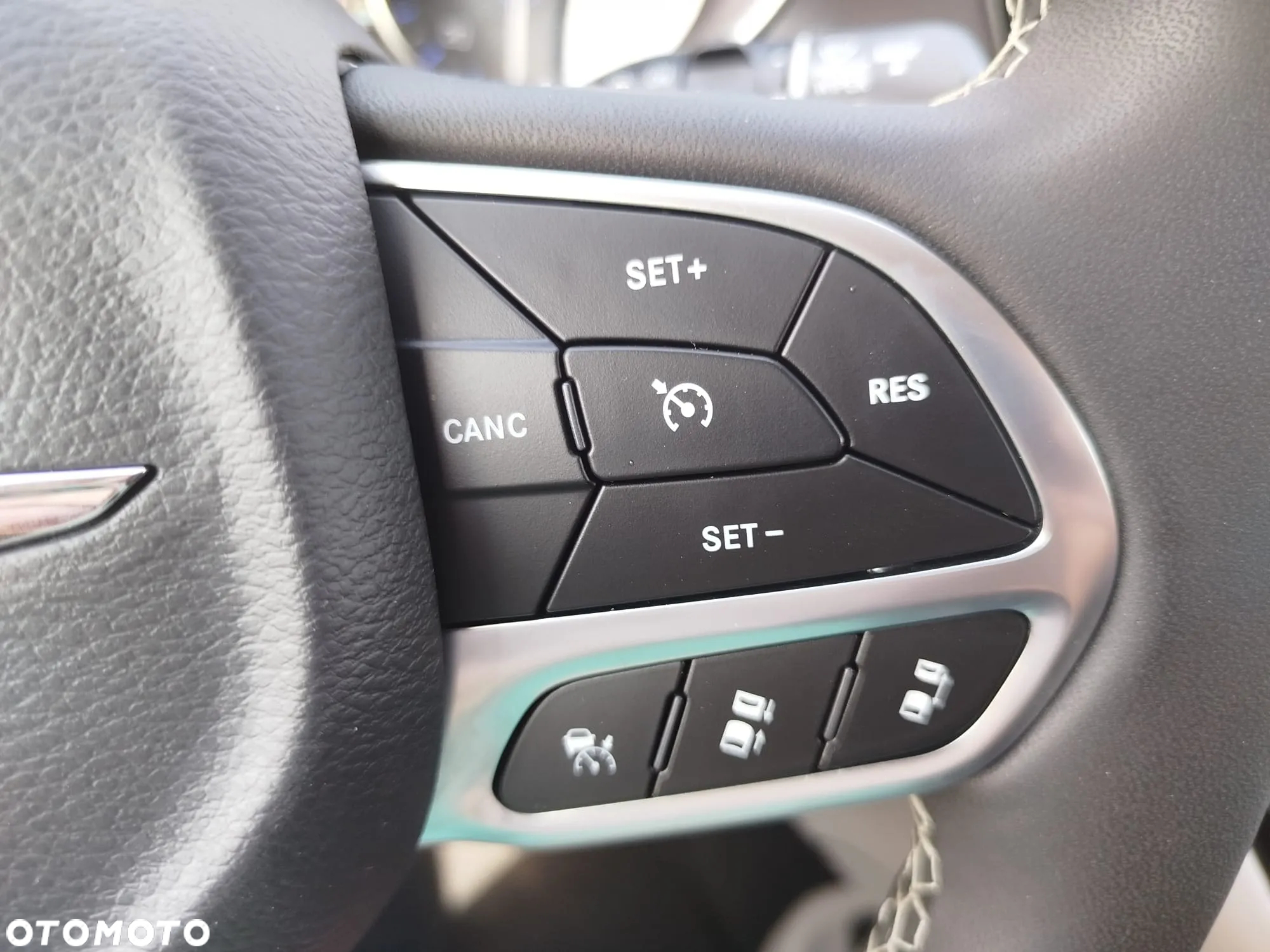 Chrysler Pacifica - 10