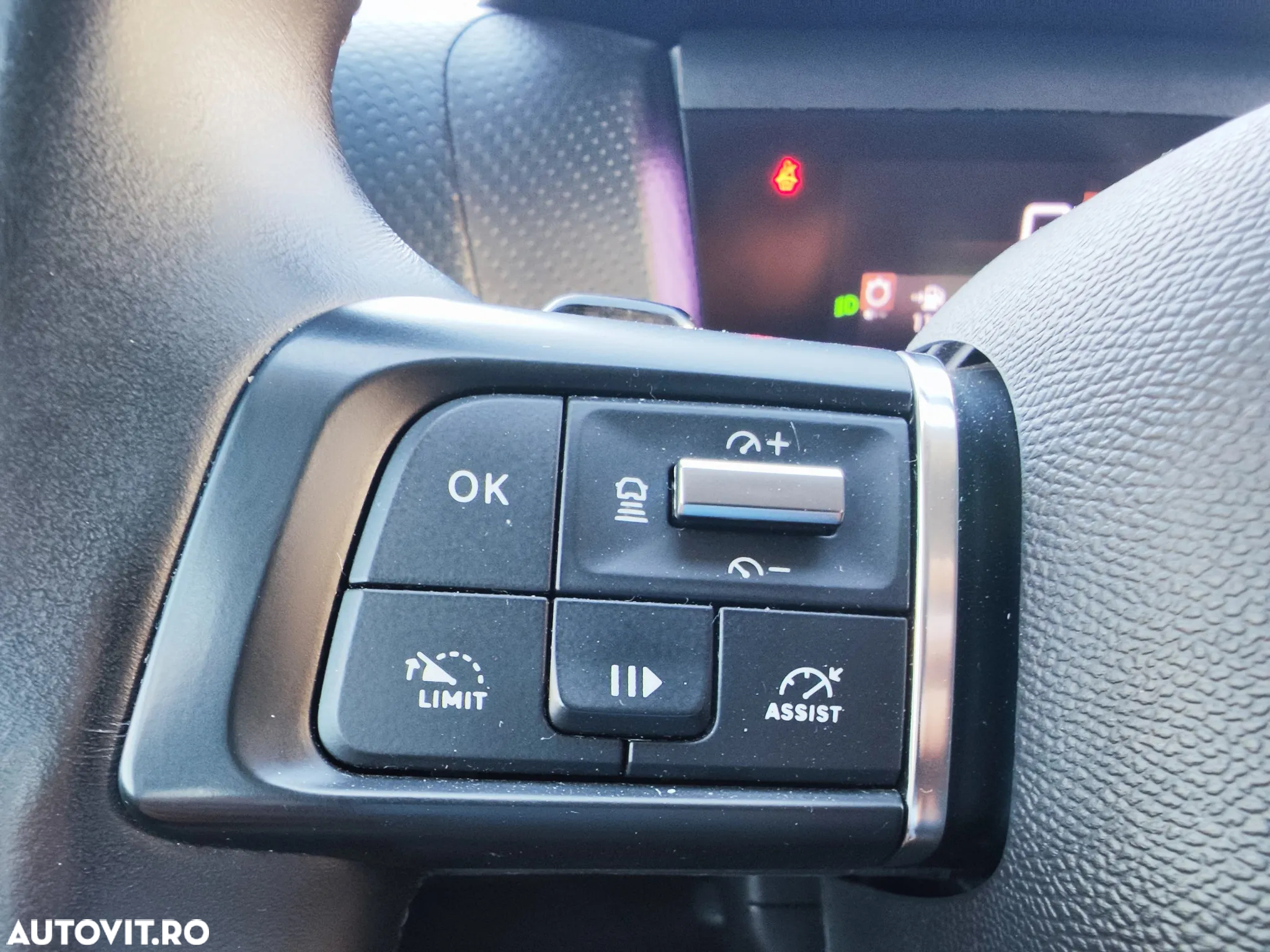 Citroën C4 BlueHDi 130 Stop&Start EAT8 FEEL PACK - 24